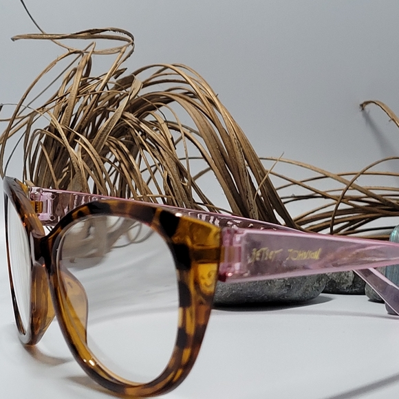 Betsey Johnson Round Cat Reader - Picture 3 of 5